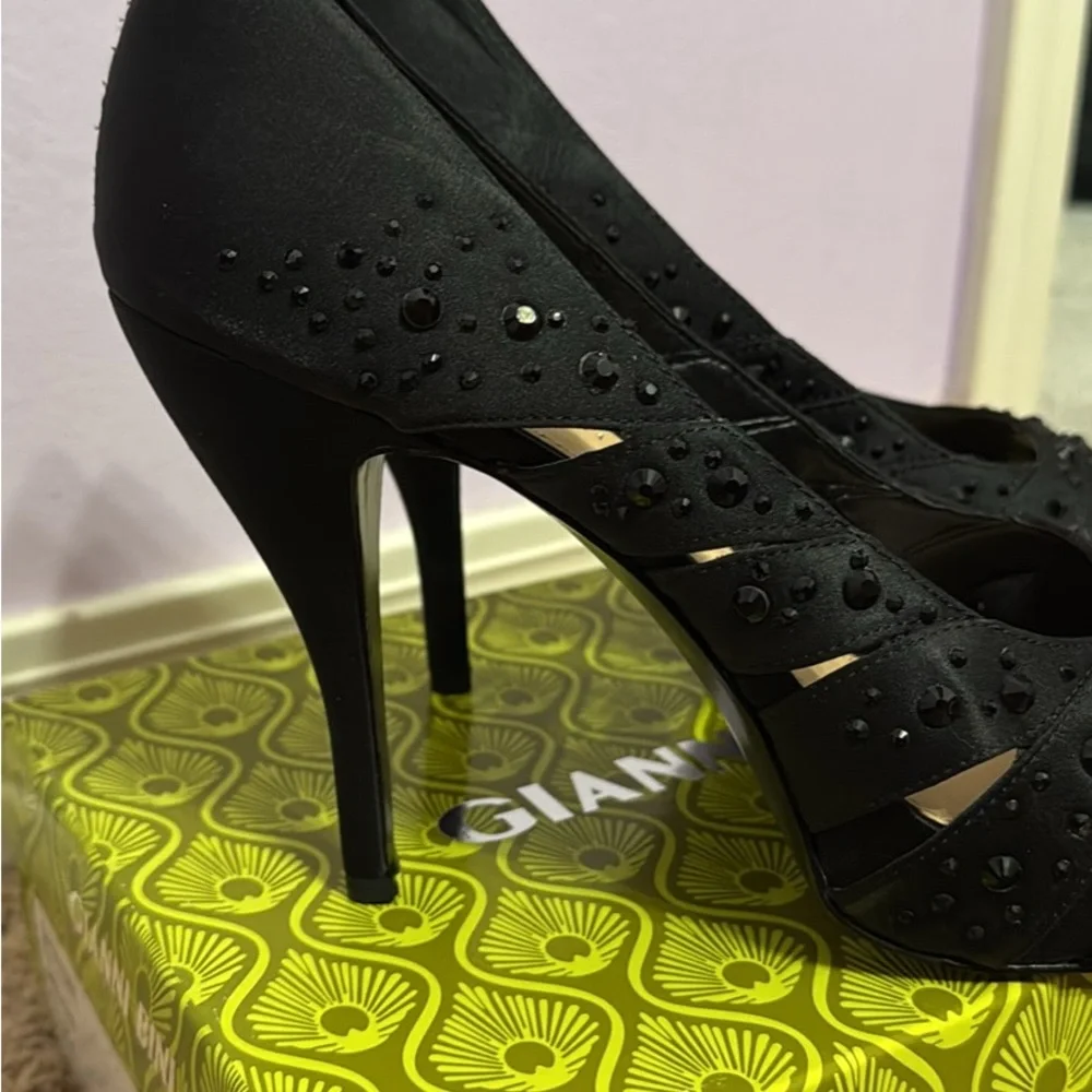 W11 Gianni Bini Black Studded 5” Heels - Picture 3 of 5